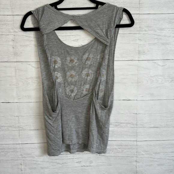 Fifty Street Twist Open Back Floral Tank | SIZE S - Picture 3 of 6